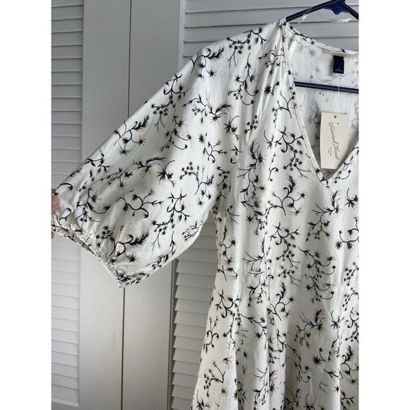 Universal Threads	White Floral Short Fit and Flare Dress Women's Size S NWT - Picture 2 of 8